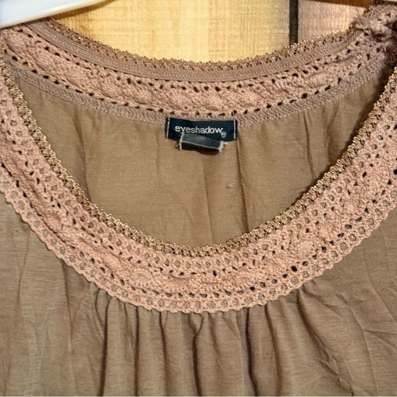 Eyeshadow women’s fit top Size Large - Picture 5 of 6